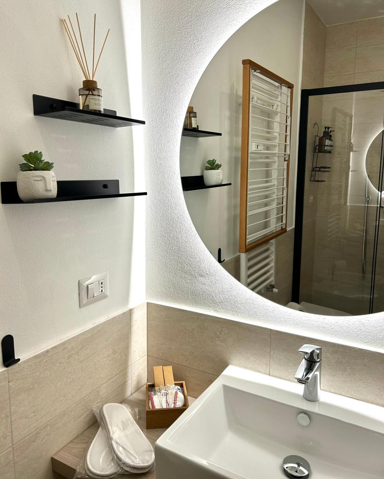 Navigli-Bocconi - Peque Home, Wi-Fi Милан Экстерьер фото